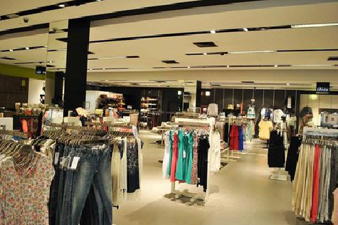 东至商场里的店面怎么装修？